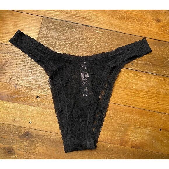 Victoria’s Secret Medium NWT black lace Brazilian - Picture 1 of 5